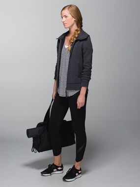 Lululemon Wunder Under Pant
*Laser-Cut (Roll Down waist) Black Size 12 Cropped